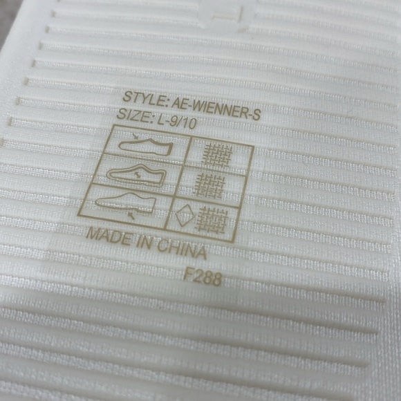 NWT.  Aeropostale, ladies’ size 9-10 (L), slippers. - Picture 9 of 14